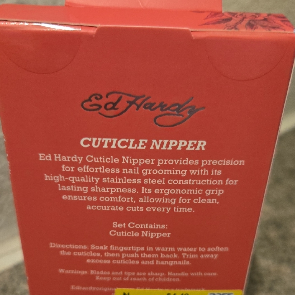 Ed Hardy Coral Pink Cuticle Nipper with Tattoo-Inspired Packaging Nwt - Picture 2 of 3